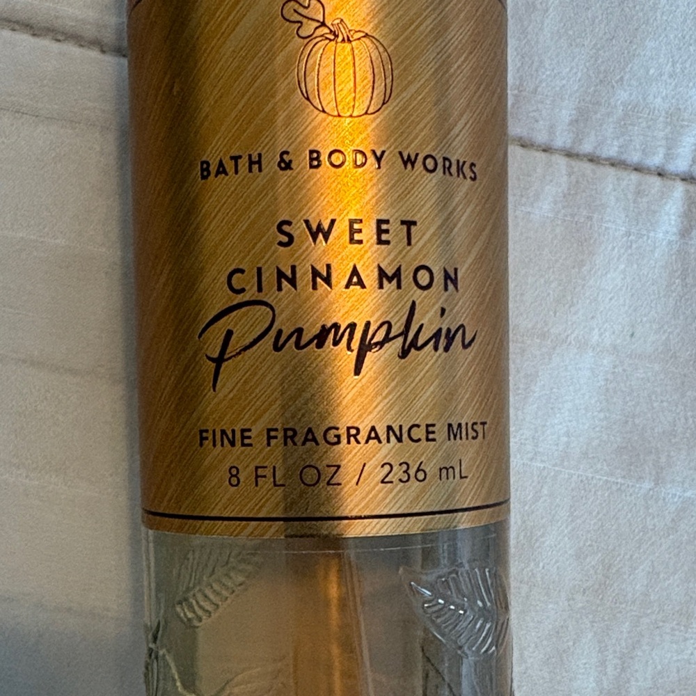Bath & Body Works Sweet Cinnamon Pumpkin Mist - approx 2/3-3/4 full Gold